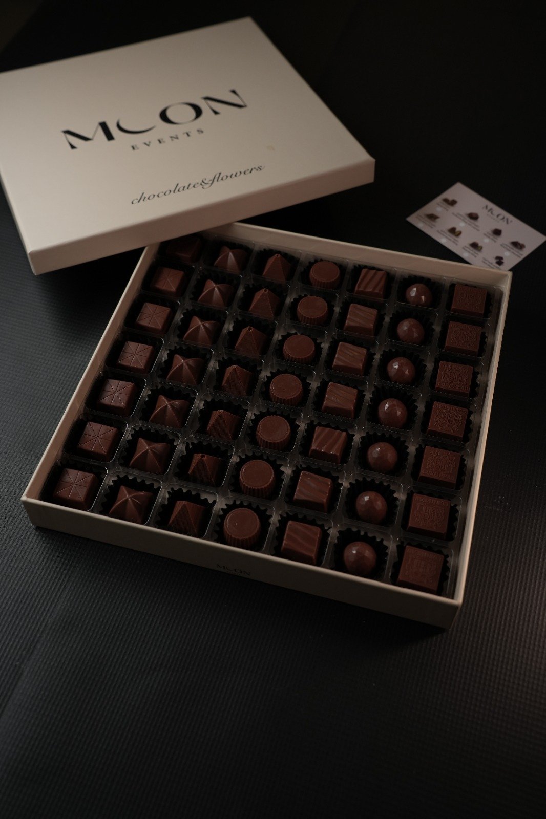 بوكس السعادة اوف وايت 49 قطع Off-White Happiness Box (49 pieces)