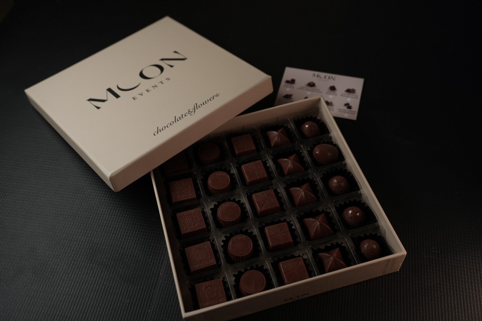 بوكس السعادة اوف وايت 25 قطع Off-White Happiness Box (25 pieces)