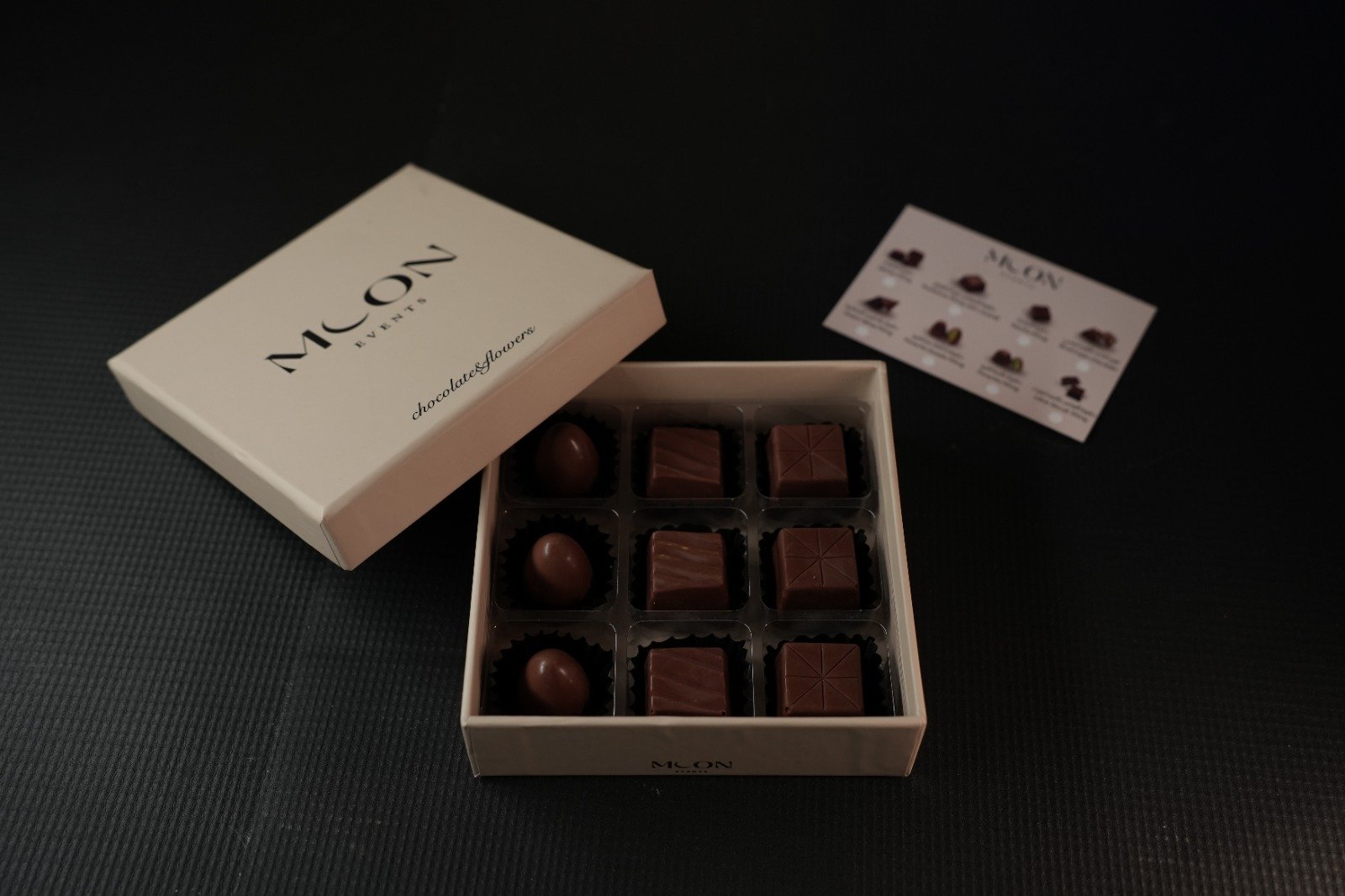 بوكس السعادة اوف وايت 9 قطع  Off-White Happiness Box (9 pieces)