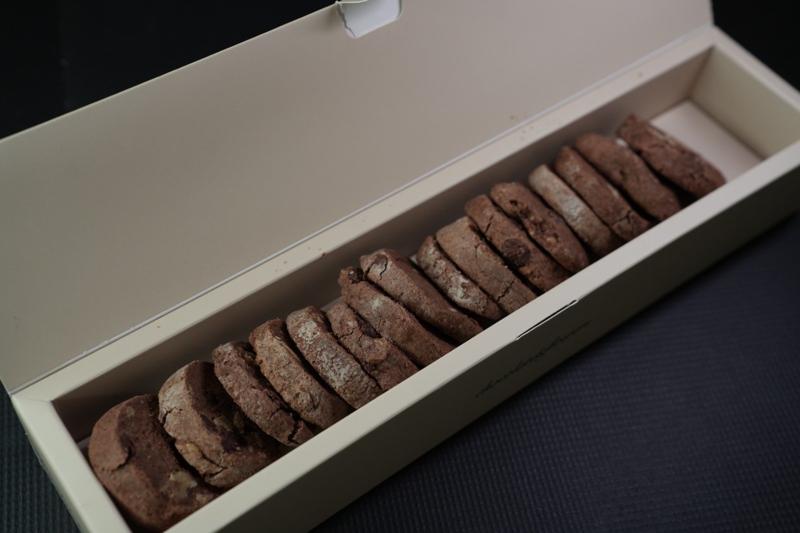 كوكيز بالشوكلت كبير Large chocolate cookie